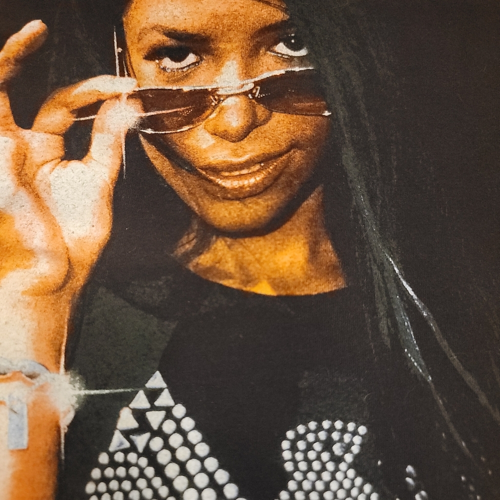 Aaliyah  Black T Shirt Size S - Picture 3 of 3